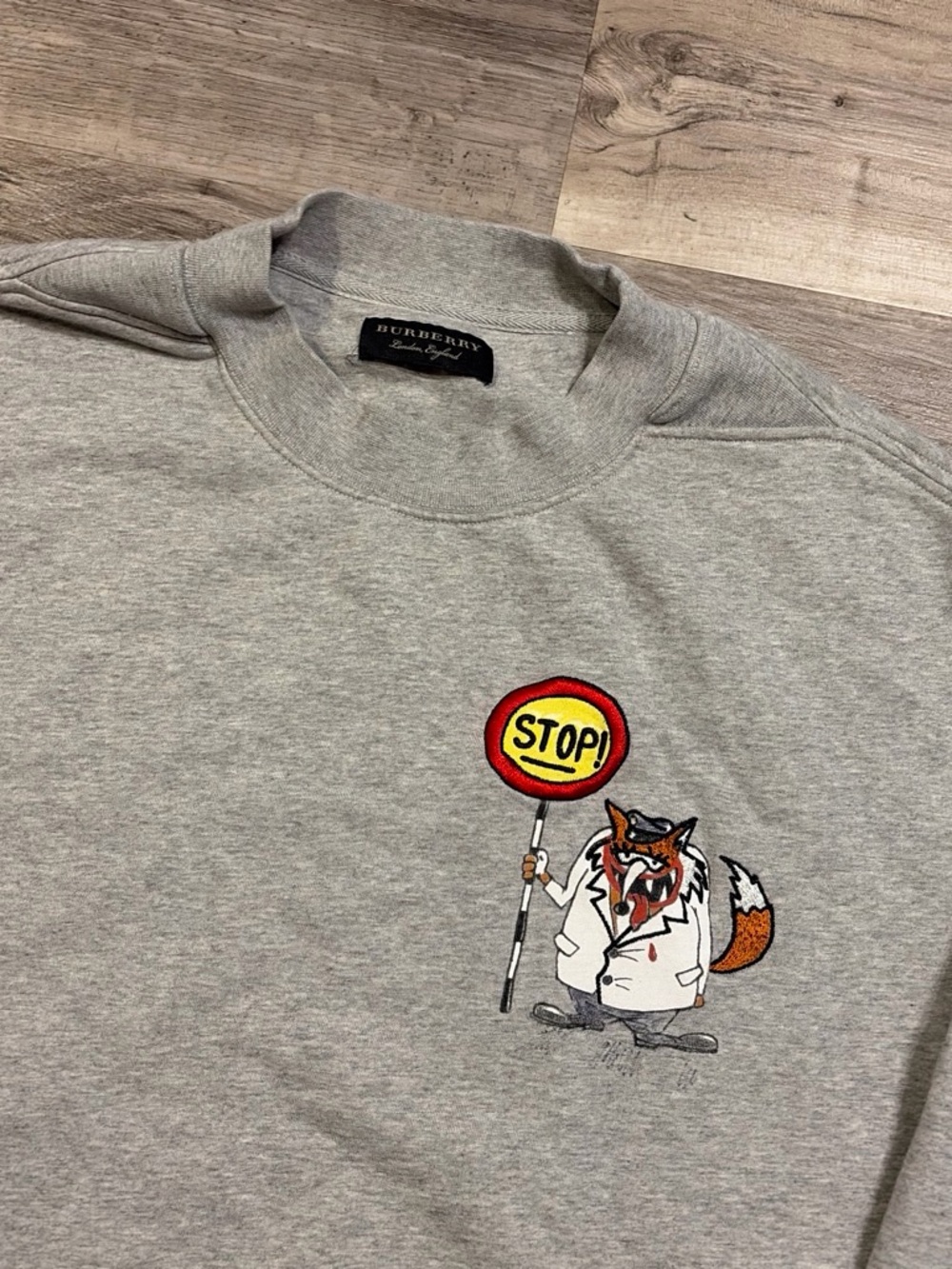 Grey rare Burberry crewneck with embroidery - Picture 2 of 6